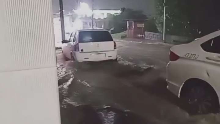 En Topilejo las Fuertes Lluvias Convierten las Calles en Caudalosos Ríos