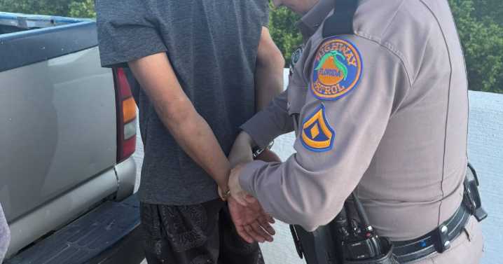 Conductor en Florida intenta embestir a patrulleros: Esta fue la sorpresa que encontraron las autoridades al revisar el vehículo