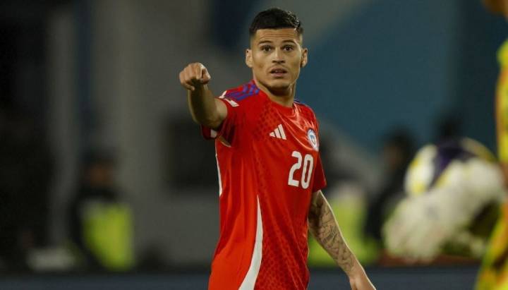 Con un cóndor azul: Filtran la nueva camiseta de la Selección Chilena