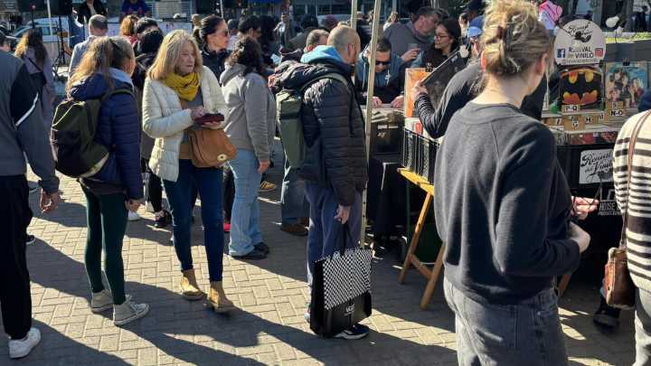 Harán una feria de vinilos en Lomas: los detalles de un fenómeno que sigue vigente