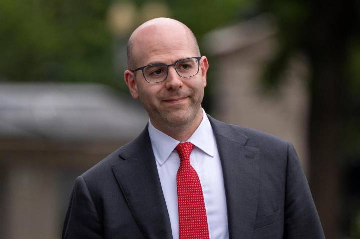 Trump to nominate top economic aide to Federal Reserve board