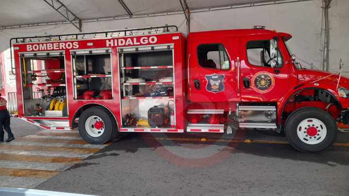Genera impresión en la ciudadanía la unidad del Cuerpo de Bomberos en exhibición