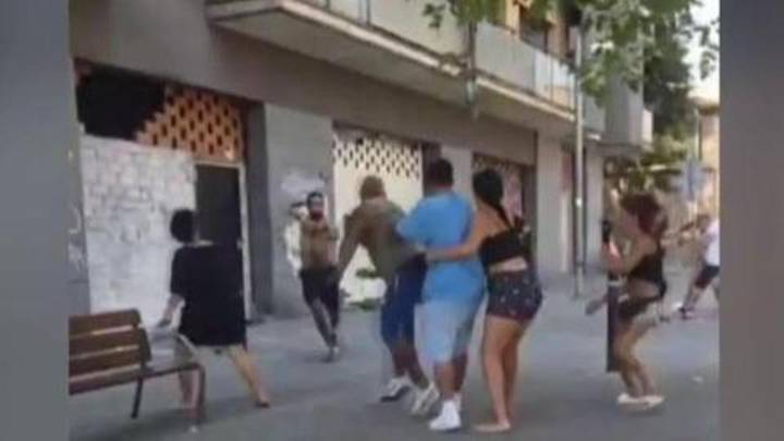 Las imágenes de la pelea entre vecinos y okupas en Montcada i Reixach