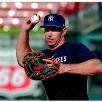 Goldy returns to Busch Stadium