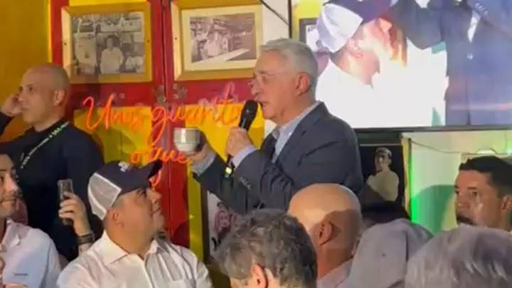 El llamado a la calma de Alvaro Uribe en Sabaneta: «No fuera Petro, sino adentro la democracia»