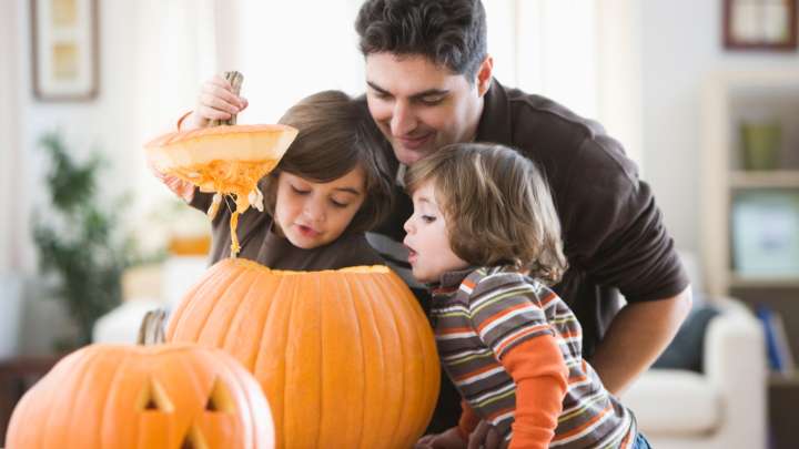 How long do Halloween pumpkins keep before and after carving?