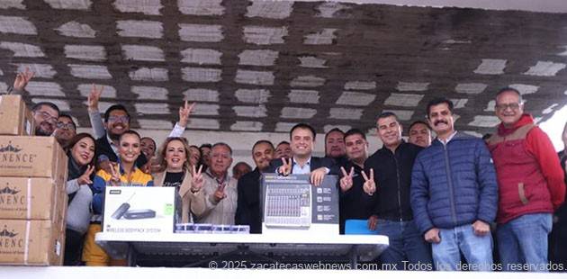 MIGUEL VARELA ENTREGA SISTEMA DE AUDIO A LAS MORISMAS DE BRACHO