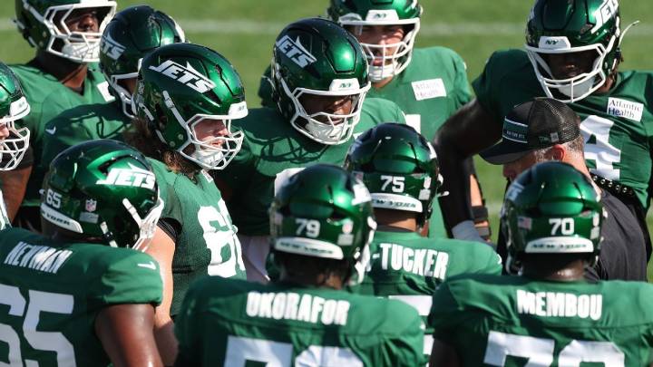Jets change course, to play starters in first preseason game