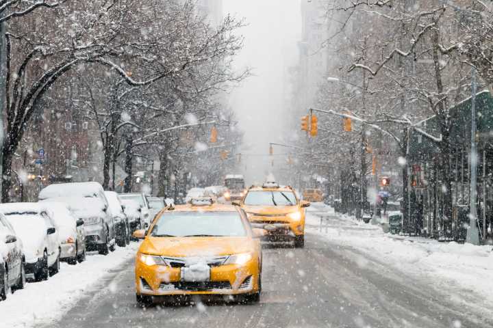 Farmers’ Almanac Predicts Early Snow, Cold Winter for NYC