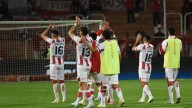 Unión luchó en los 90, pero en los penales se lució Armani y le dio la clasificación a River