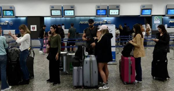 Aerolíneas denunció al gremio de controladores por trabas en nueve vuelos