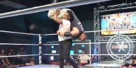 El brutal ataque del hijo de una leyenda de UFC contra una figura de lucha libre: perdió el conocimiento y debió ser hospitalizada