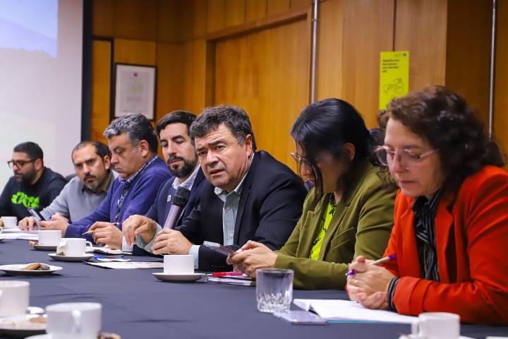 Ministro de Agricultura impulsa ley de incendios junto a municipios rurales
