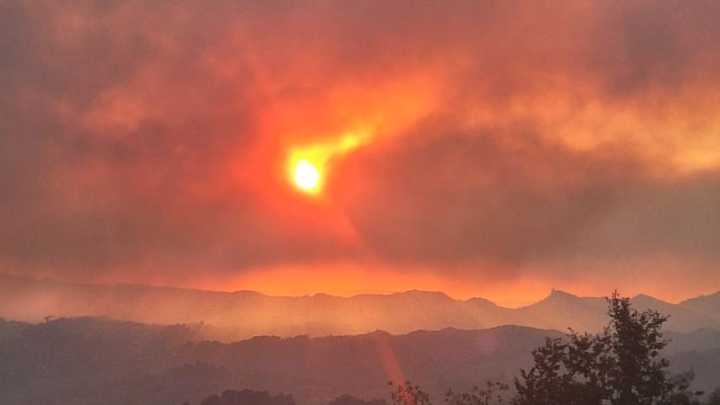 Peregrinos llegados a Santiago tras cruzar la zona 0 de los incendios: "Es una verdadera pena, se te cae el alma a los pies"