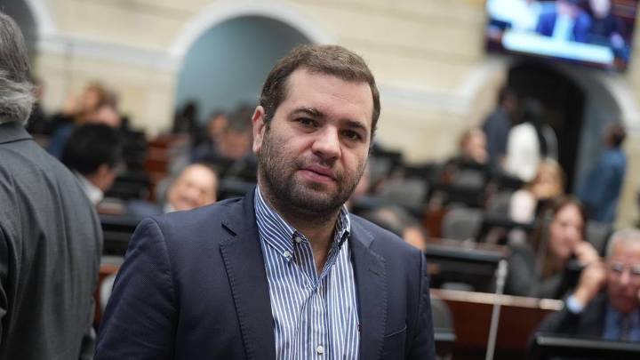 Enrique Cabrales advierte sobre “dictadura tributaria” de Gustavo Petro