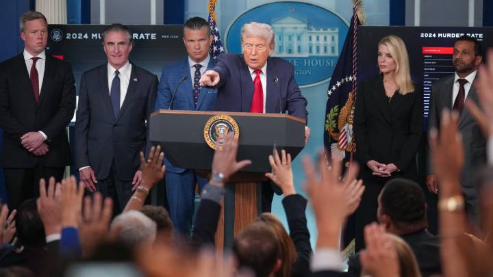 Trump vows to end ‘no cash bail,’ crack down on crime in Chicago