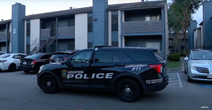 3 little kids searching for food lead police to the bodies of their parents, cops say