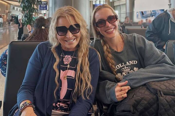 EDM Star Kristine W Documents Extreme Turbulence on Delta Flight