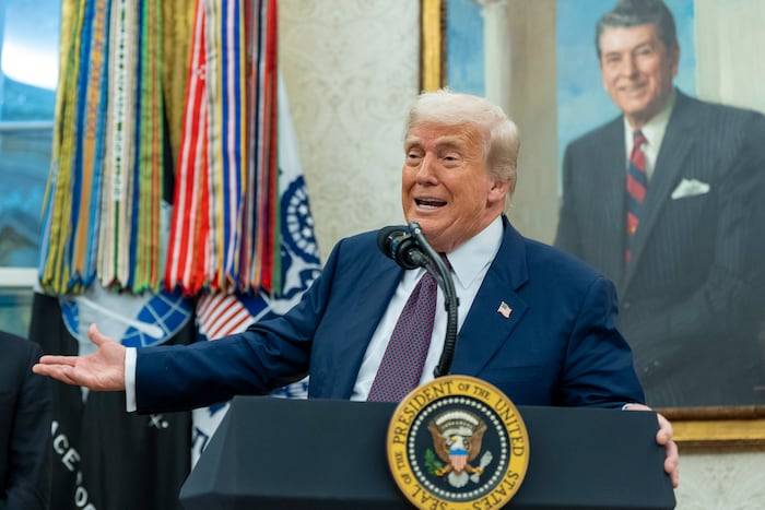 Trump orders federal regulators to probe alleged bank discrimination against conservatives