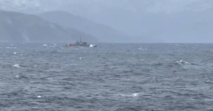 Continúa búsqueda de tripulantes de lancha siniestrada en Punta Arenas pese a condiciones meteorológicas
