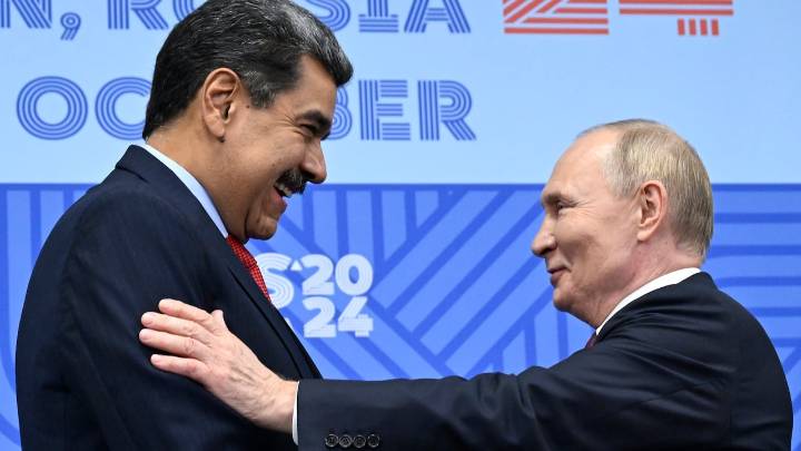 Maduro se deshace en elogios a Putin en medio de despliegue militar de Estados Unidos. “Hermano de Chávez, padrino de Maduro”