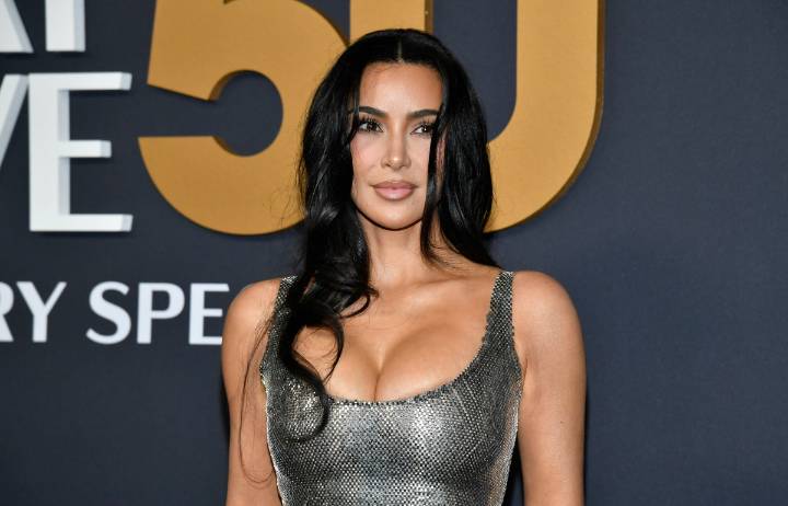 Kim Kardashian llora al descubrir que Kanye West lleva meses sin medicarse, según nuevo documental