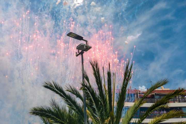 La pirotecnia reclama a los ayuntamientos que no suspendan espectáculos sin base legal pese al riesgo de incendios