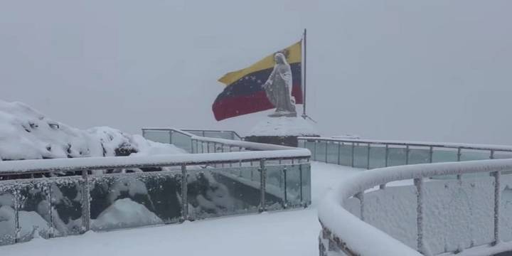 Así se vivió la nevada en el Pico Espejo de Mérida este domingo
