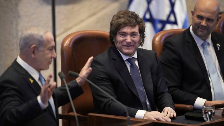 Acusan a Milei de "complicidad con la barbarie" por invitar a Netanyahu a visitar Argentina