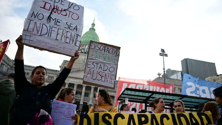 Marcha al Congreso: jubilados y colectivos por la discapacidad exigen frenar los vetos de Milei