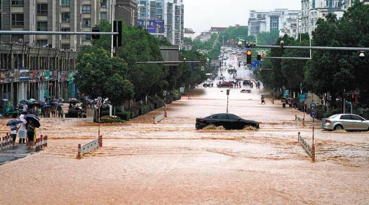 Suroeste de Japón sigue bajo alerta máxima por severas lluvias