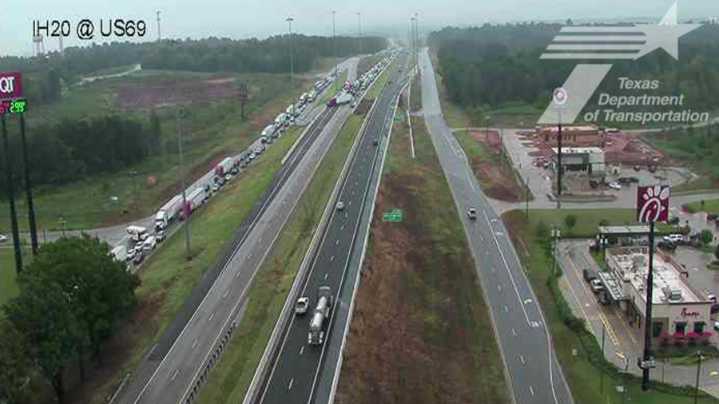 14 people transported to hospital after 18-wheelers, vehicles crash on Interstate 20