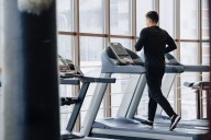 "Las calorías se queman más rápido". En qué consiste la tendencia fitness 12-3-30 que quemaría más grasa que el running, según los expertos