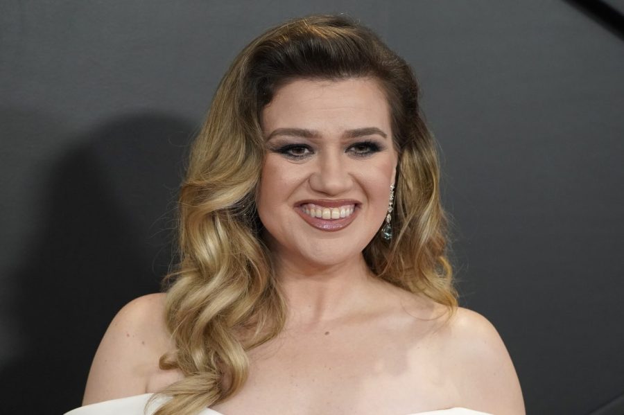 Kelly Clarkson postpones Las Vegas shows for personal reasons