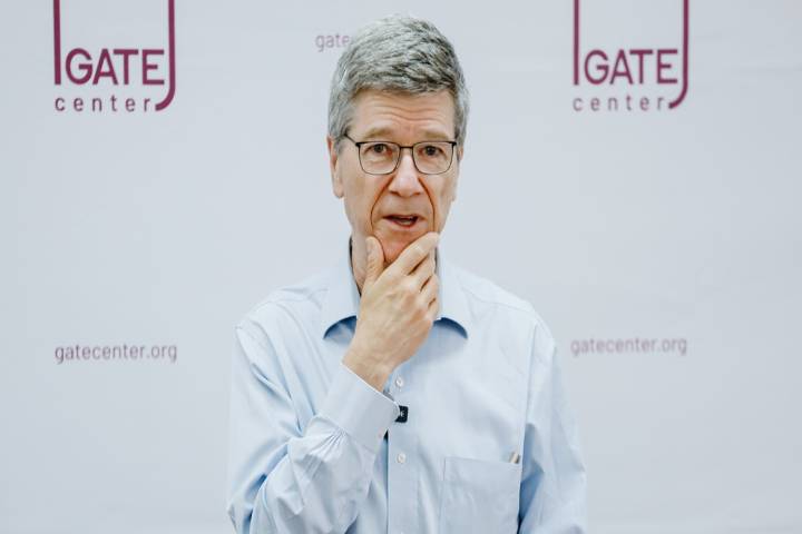 Jeffrey Sachs: «EEUU no debería decirle a la India con quién comerciar»