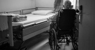 Tras 15 años con esclerosis, mujer ve esperanza con la ley de eutanasia en Uruguay