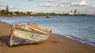 El pueblo de Huelva con playa donde puedes comprar un piso de 80 metros cuadrados por menos de 75.000 euros
