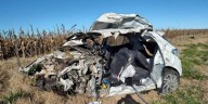 Un auto chocó con un camión en Pehuajó: murieron un padre y sus dos hijos