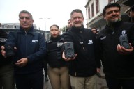 Gobierno de Santiago entrega cámaras corporales a inspectores municipales en el Barrio Meiggs