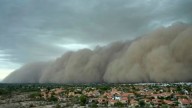 Tormenta de polvo azota Phoenix, causa daños y retrasos en el aeropuerto y deja sin electricidad a miles de personas