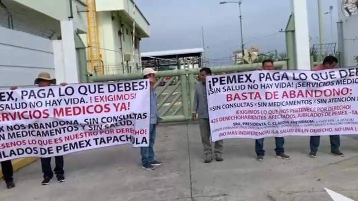 Jubilados y pensionados de Pemex protestan por falta de atención médica en Tapachula