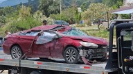 Auto destrozado en volcadura en la Palmillas
