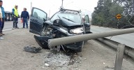 Vía Evitamiento: Poste cae sobre auto y ocasiona intenso tráfico con sentido al centro de Lima