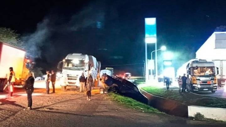 Colonia Dora: camioneta cayó en una acequia de ruta 34