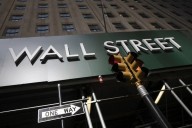 Inflación de EU anima a inversionistas a tomar riesgo; Wall Street en máximos
