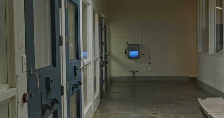 Utah inmate says he was denied kosher meals, guards broke his back