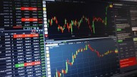 Inversiones online: los cuatro términos más importantes del mercado Forex El mercado de divisas internacionales es uno de los favoritos entre los colombianos y colombianas a la hora de operar en línea