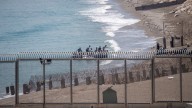 Otros 7 menores marroquíes entran a nado en una Ceuta colapsada: acoge 366 menas por encima del límite