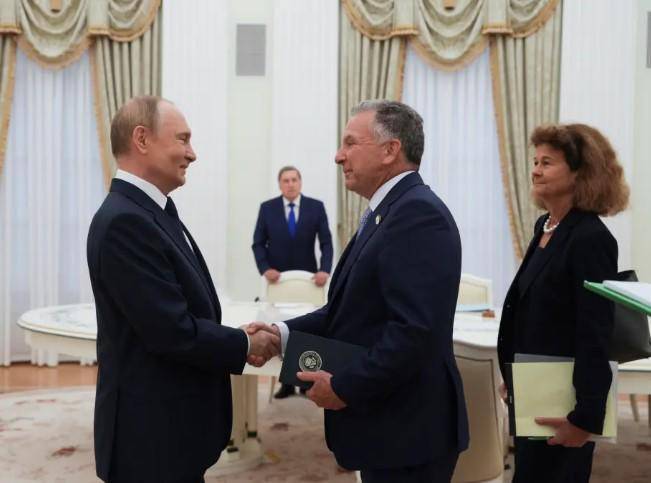 El enviado de Trump, Steve Witkoff, se reúne con Putin antes de la fecha límite para la paz entre Rusia y Ucrania