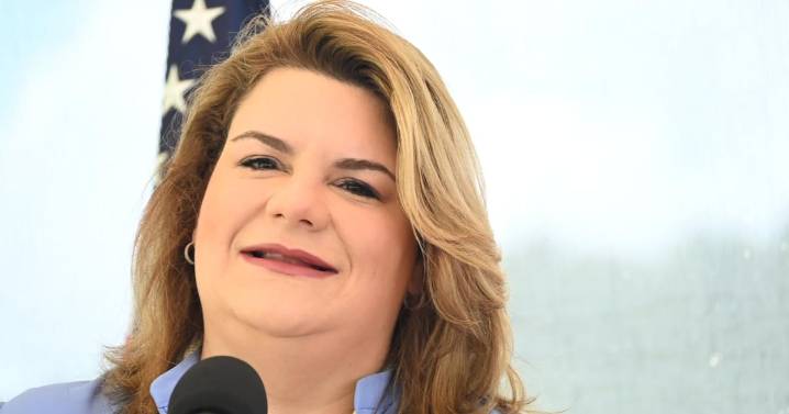 Gobernadora Jenniffer González descarta proyectos militares nuevos en Puerto Rico